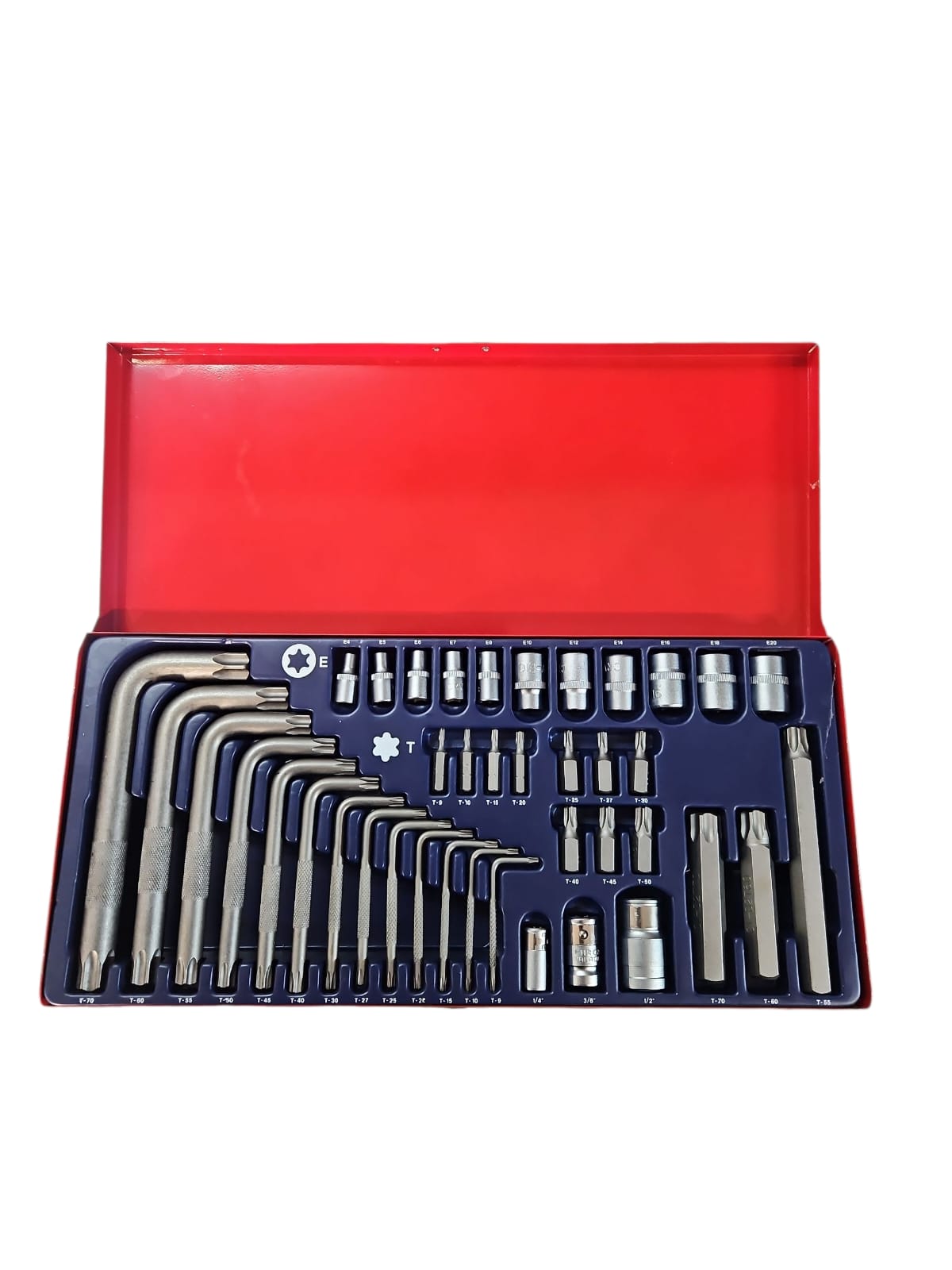 TOPEX CrV 40 gab. uzgaļu un atslēgu komplekts.