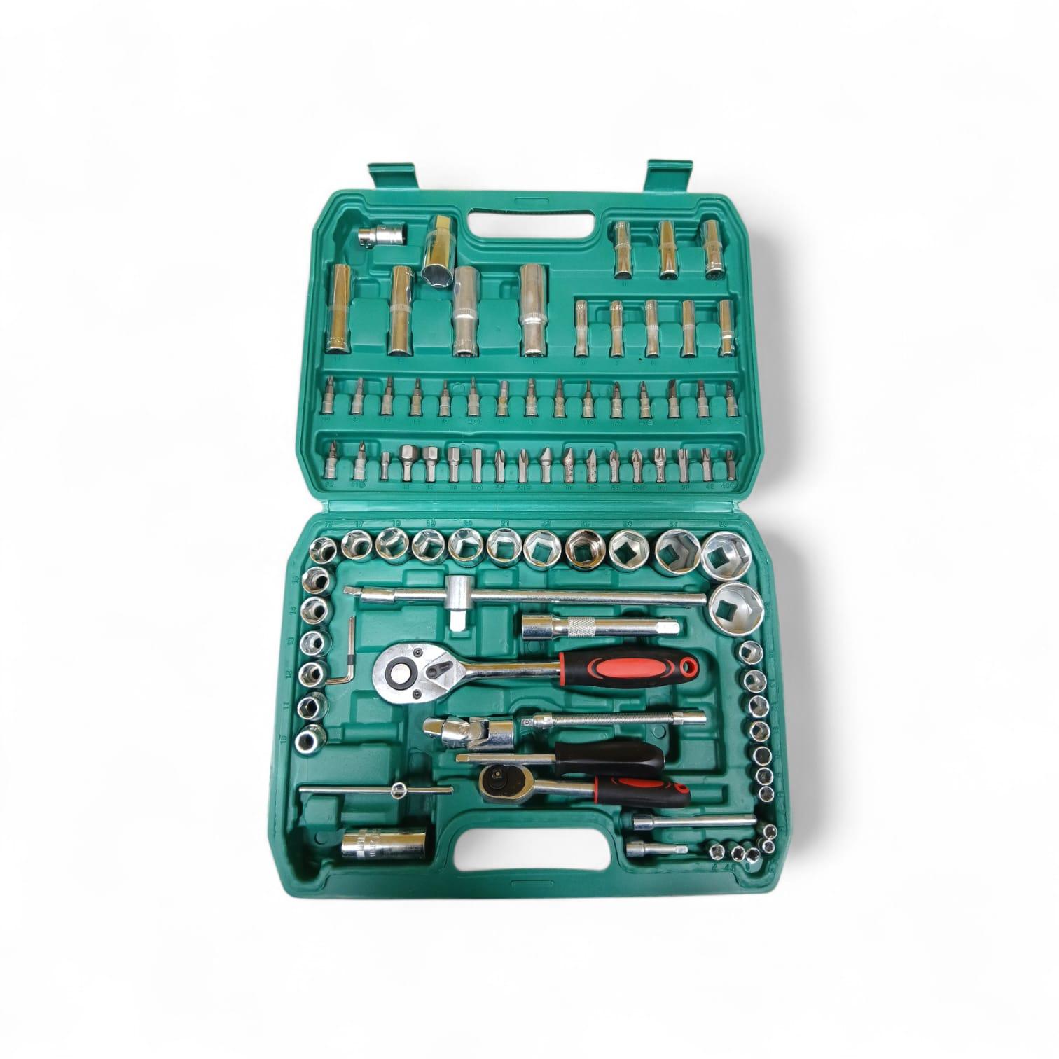 Universāls instrumentu komplekts ar sprūdrata atslēgām