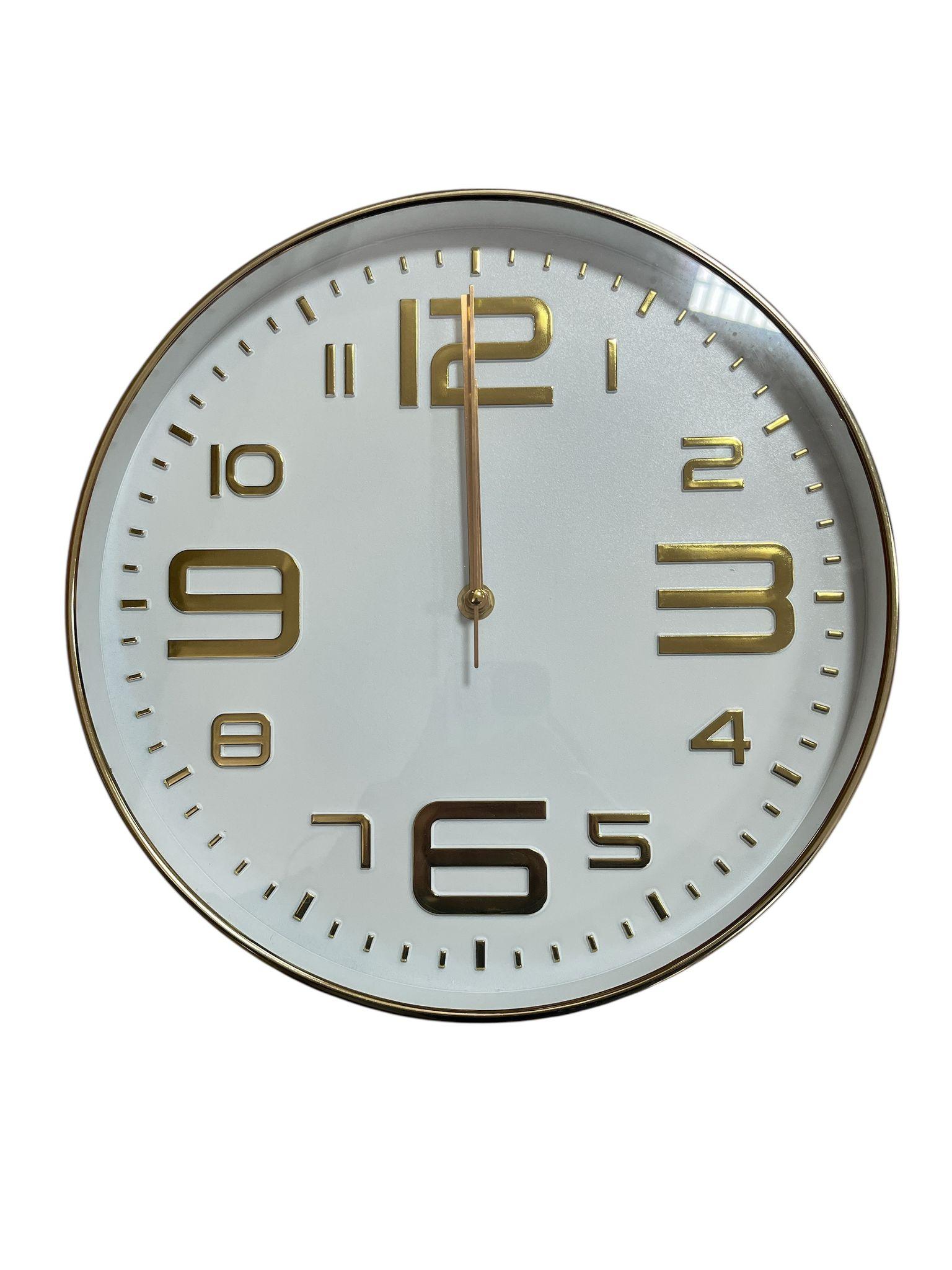 Elegants sienas pulkstenis zelta akcentiem