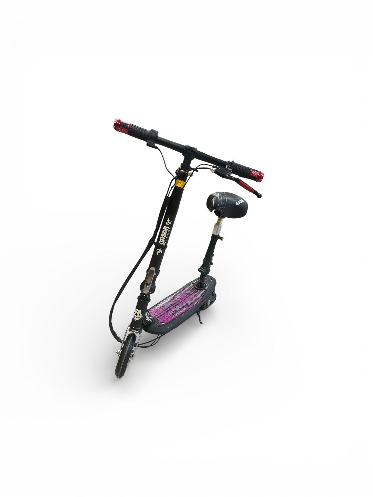 Elektriskais skrejritenis ar sēdekli bērniem