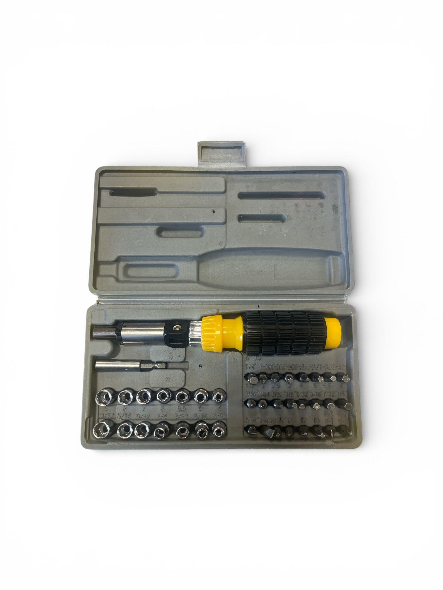 Universāls skrūvgrieža uzgaļu un uzgriežņu komplekts