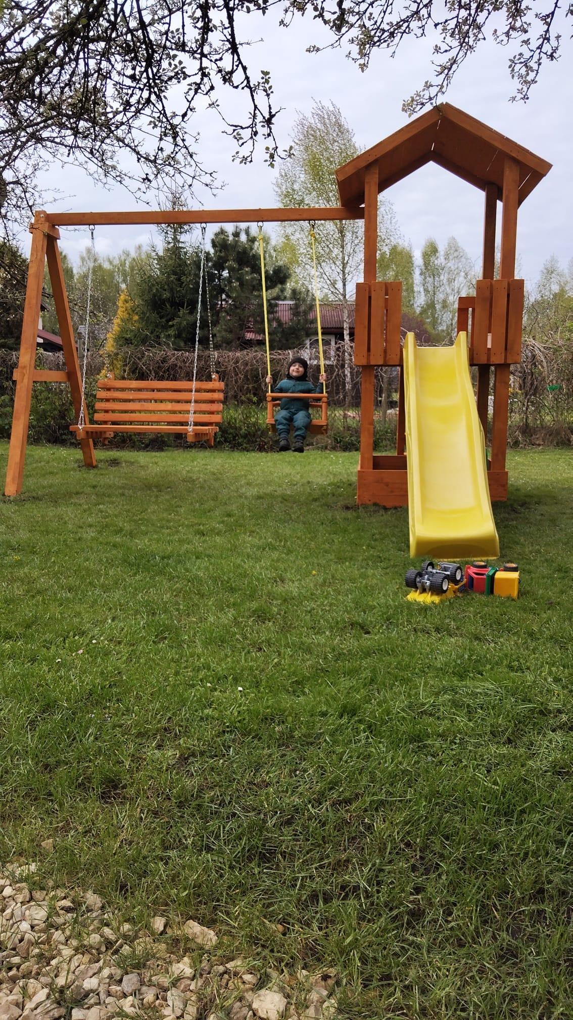 Bērnu rotaļu laukums (600)