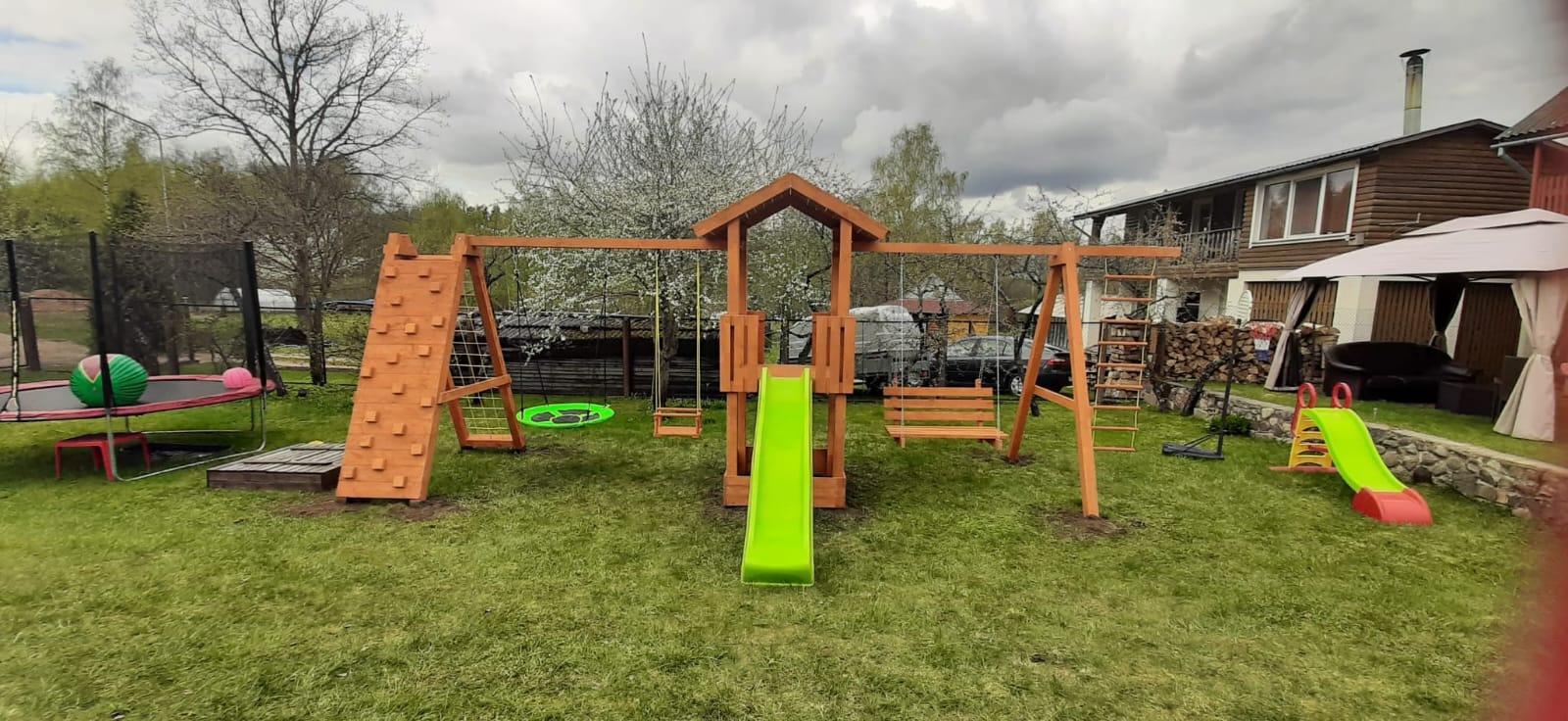 Bērnu rotaļu laukums (1000)