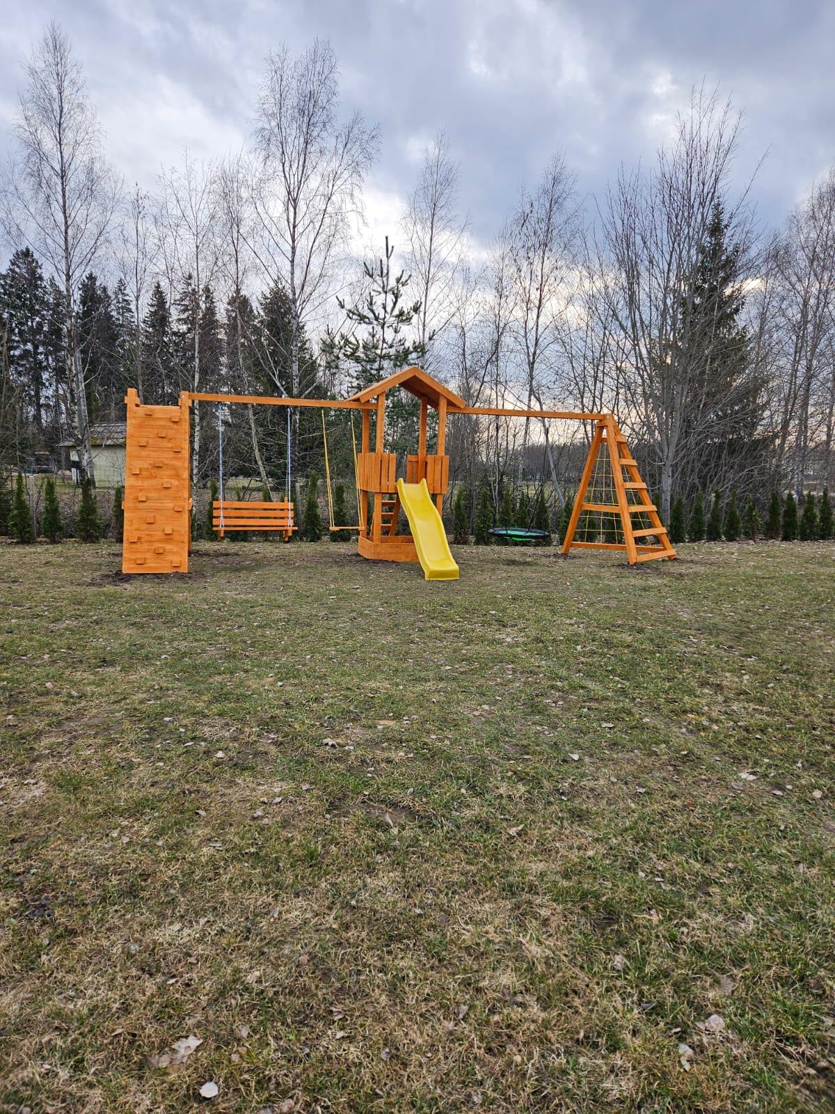 Bērnu rotaļū laukums (1100)